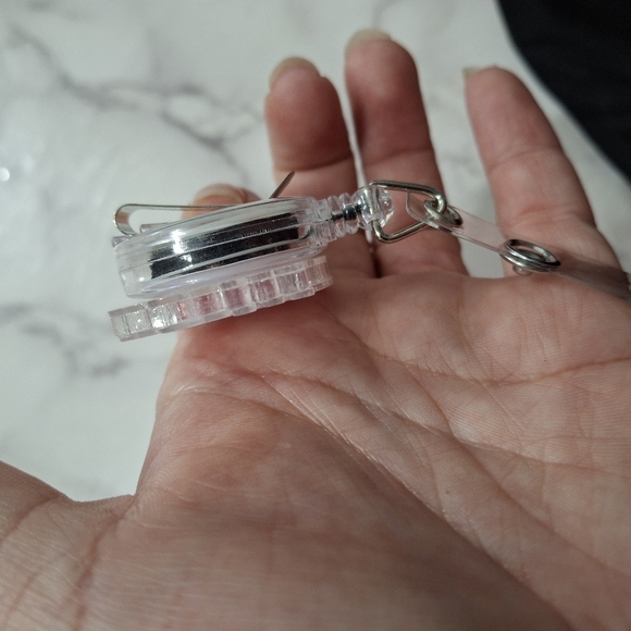 Hello Kitty Rhinestone Name Tag Holder - Picture 5 of 5